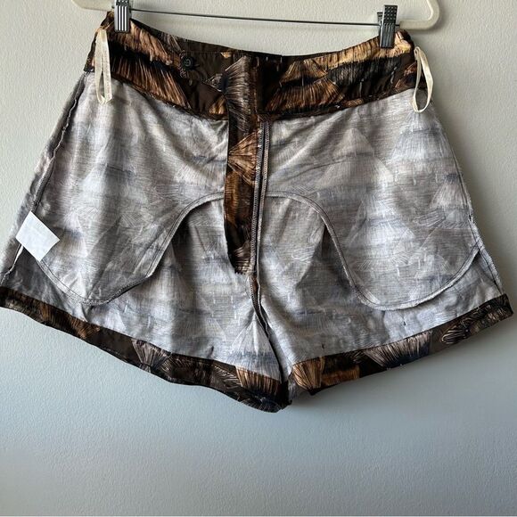 FARM Rio Shuhu-print Pleated Shorts - Picture 9 of 12